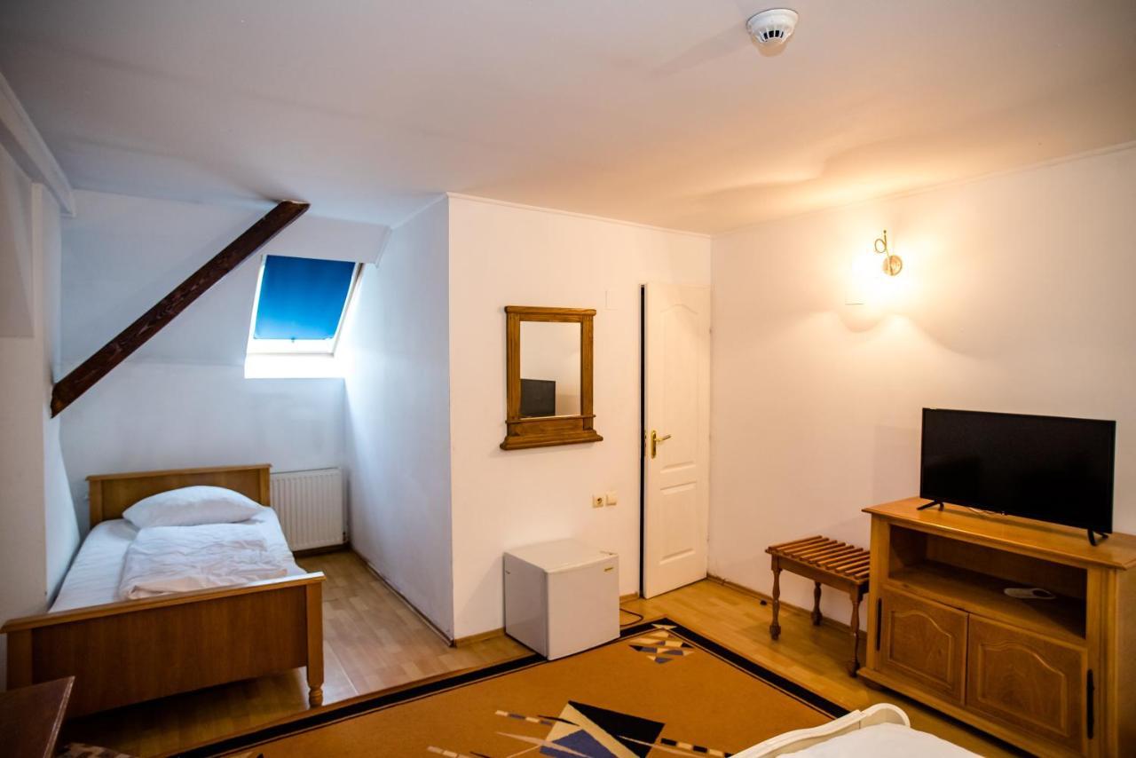 Hotel Marion Dumbraveni  المظهر الخارجي الصورة